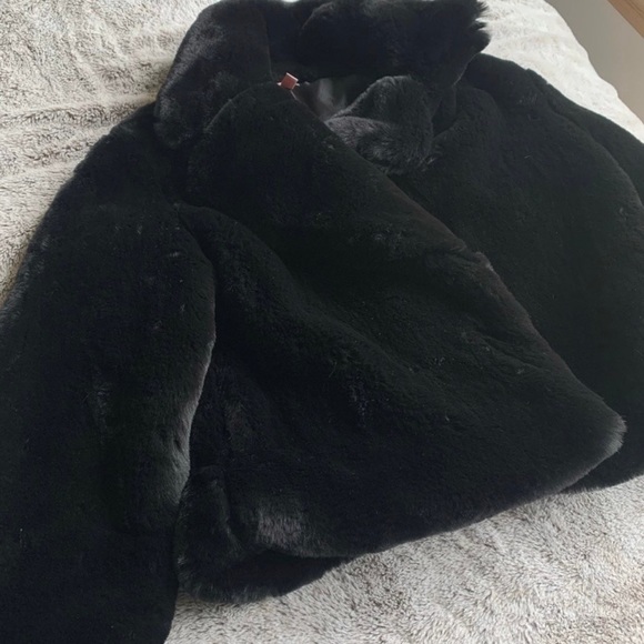 RARE Victoria's Secret Faux Fur Coat in Black. - Picture 4 of 5
